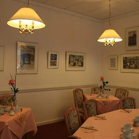 Kastanienhof 3*