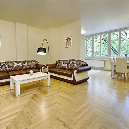 Amc Bundesallee 3*