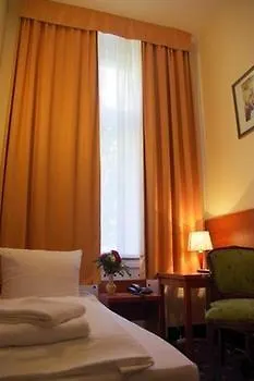 Am Kurfuerstendamm 3* Berlin