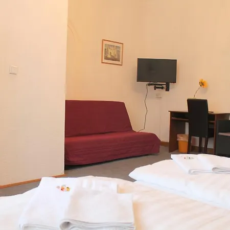 Amelie West Hotel 3*