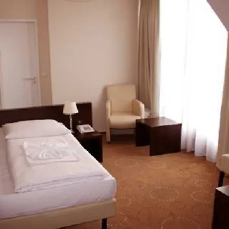 Selina West 3* Berlin