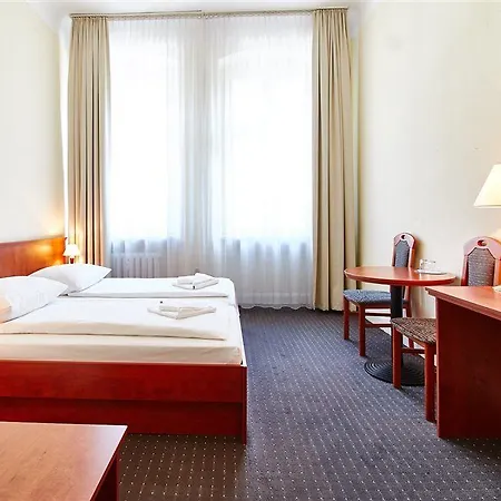Selina West 3* Berlin