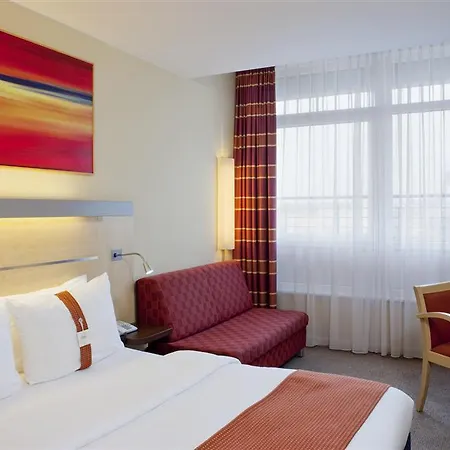 Express Centre By Ihg Hotel 3*