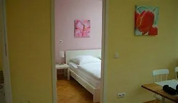 Schoenhouse Avenue - Digital Access Apartment *