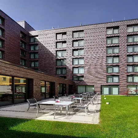 Hampton By Hilton West 3*
