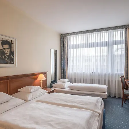 Hollywood Media Am Kurfuerstendamm 4*