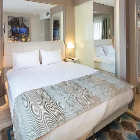 Titanic Comfort Mitte Hotel 3*