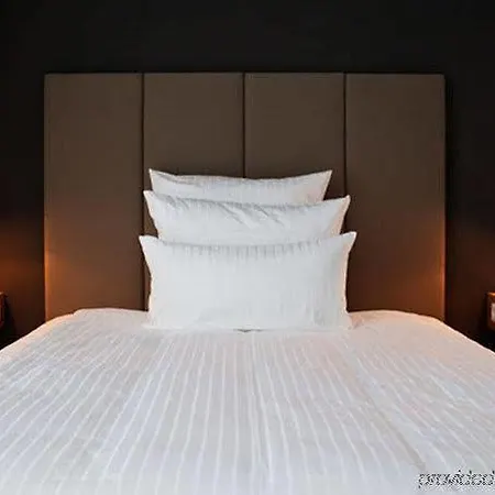 Hotel June Six West 3*