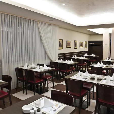 ¿cuáles Son Mejores Cerca De Puerta De Brandeburgo? Hotel 3*