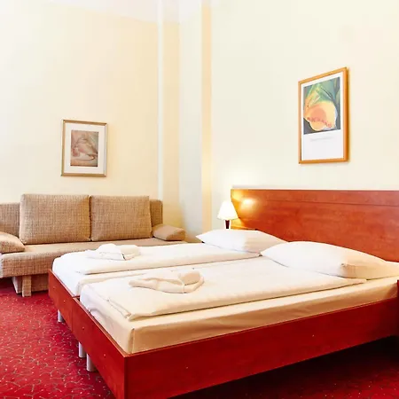 Selina West 3* Berlin