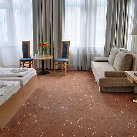 Selina West Hotel 3*