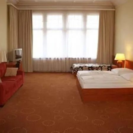 Selina West Hotel 3*