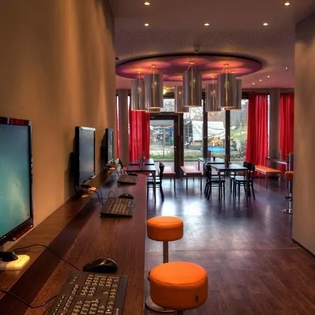 Hostel 2a *