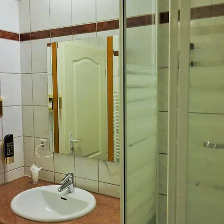 Отель Karlshorst 3*