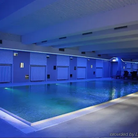 Hotel Und 3*