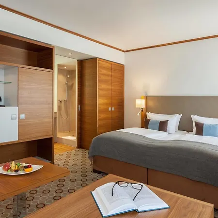 Golden Tulip Hamburg 4*