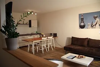 Schoenhouse Avenue - Digital Access Apartment