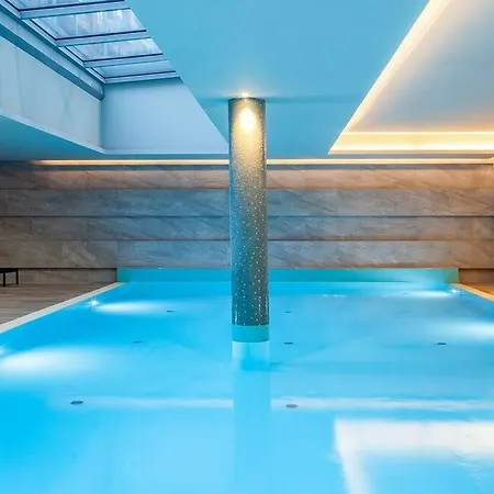 Hotel Titanic Chaussee 4*