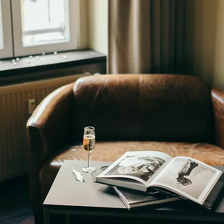 Hotel Chrome