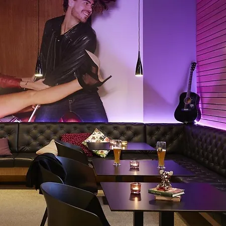 Moxy Ostbahnhof 4*