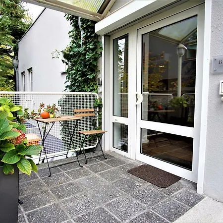 The Getaway / 80qm In Berlin's Historic Diplomatic Quarter Apartment