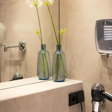 Downtown Mitte 4*