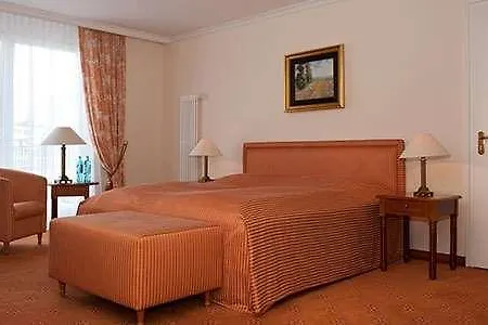 Victor's Residenz-hotel 4*