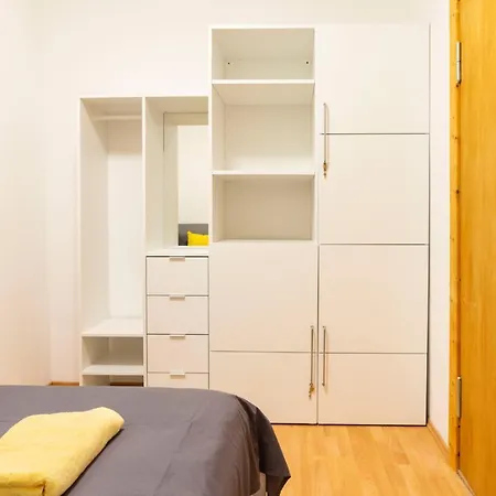 Homaris - Leyke Schillerkiez Neukolln Airfield Tempelhof Apartment *
