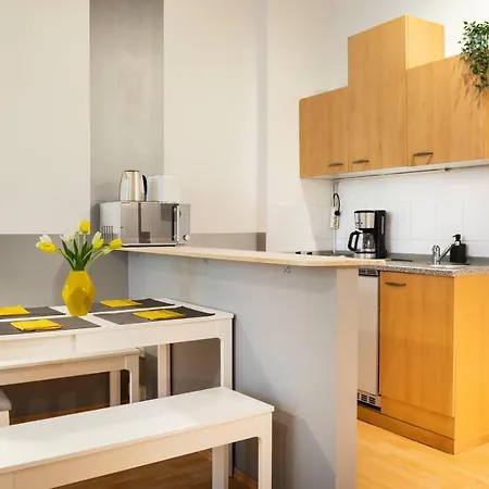 Homaris - Leyke Schillerkiez Neukolln Airfield Tempelhof Apartment Berlin