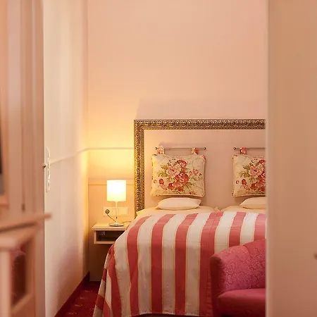 Augusta Am Kurfuerstendamm Berlin