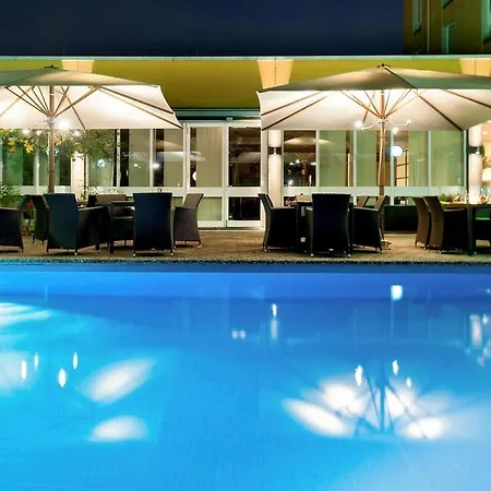 Hotel Mercure City West 4*