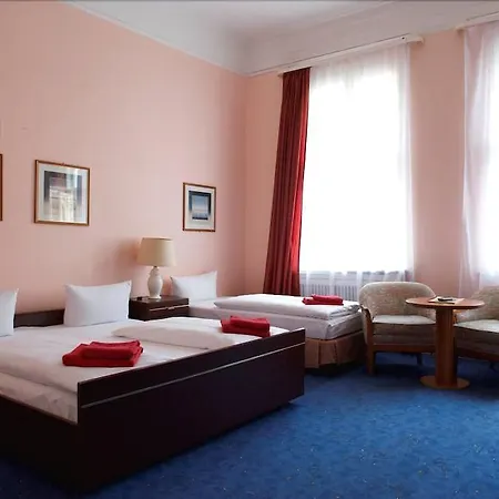 Castell Am Kurfuerstendamm 3*