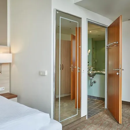 Hotel H+ Mitte 4*