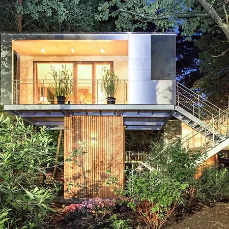 Apartment Urban Tree House