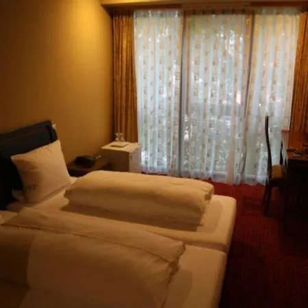 Halong 3* Berlín
