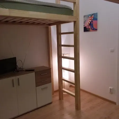 Hostel Living In The Box *