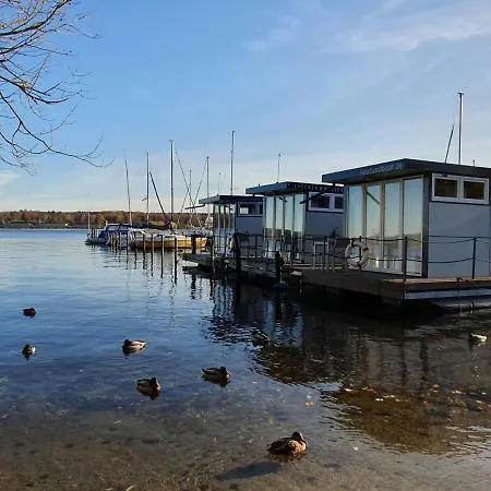 Botel Cosy Houseboat Wannsee