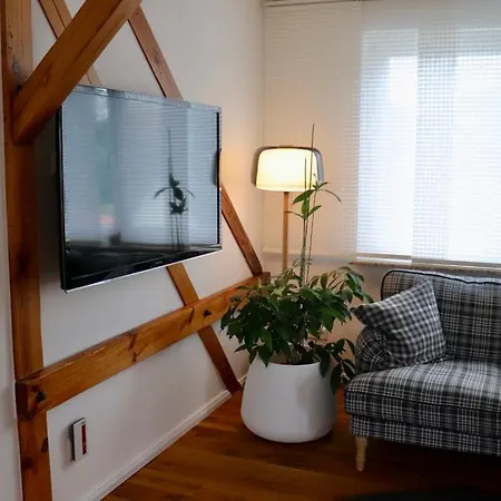 Green Caroline Apartment