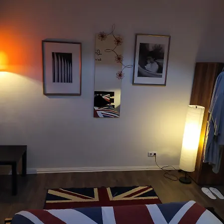 Homestay ++ Hip, Chill Berghain With Breakfast ++