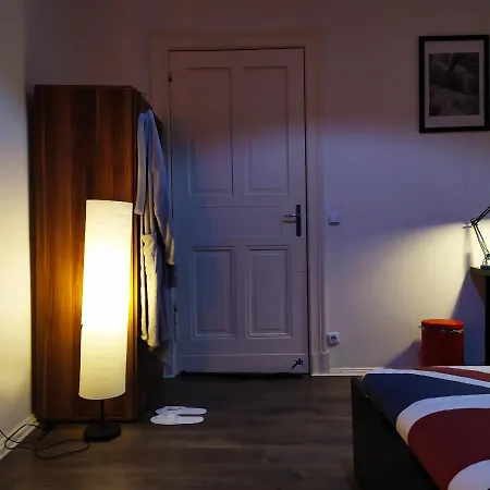 Homestay ++ Hip, Chill Berghain With Breakfast ++