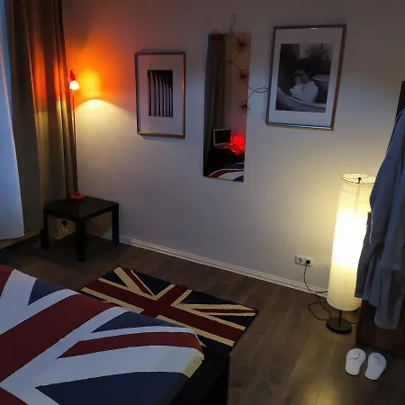 Homestay ++ Hip, Chill Berghain With Breakfast ++ Berlin