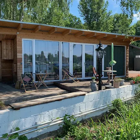 Tiny House Oder Auf Der Sunset Marina Berlin