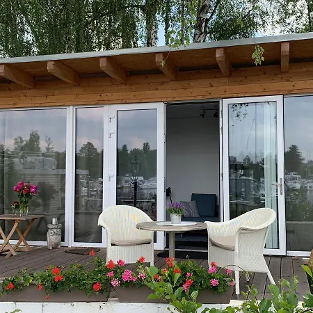 Tiny House Oder Auf Der Sunset Marina * Berlin