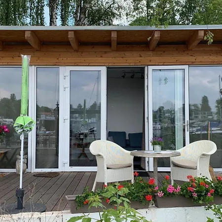 Tiny House Oder Auf Der Sunset Marina * Berlin
