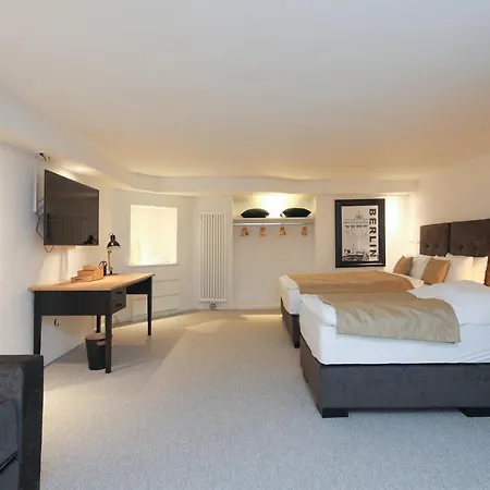 5 Personen Altbau Nahe Kurfuerstendamm - Shakespeare Berlin