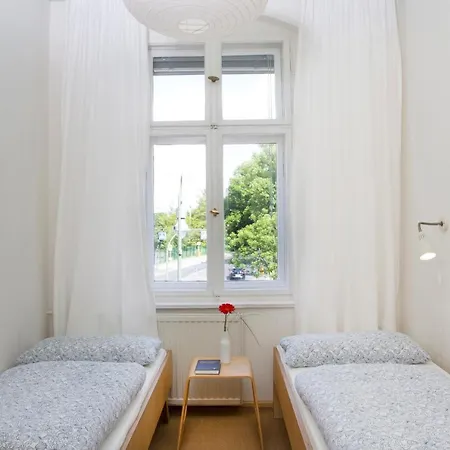 Jugendgaestehaus Des Cvjm Berlin-kaulsdorf * Berlín