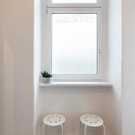 Feels Like Apartment