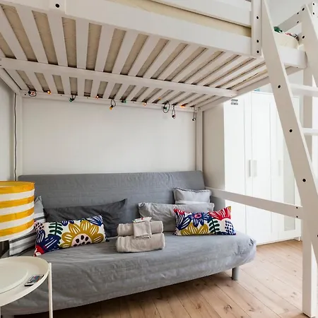 Feels Like Apartment *