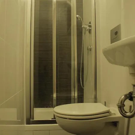 Homestay ++ Hip, Chill Berghain With Breakfast ++ Berlin