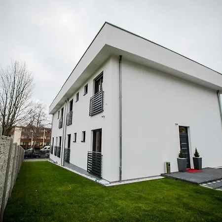 Leo Guest house *